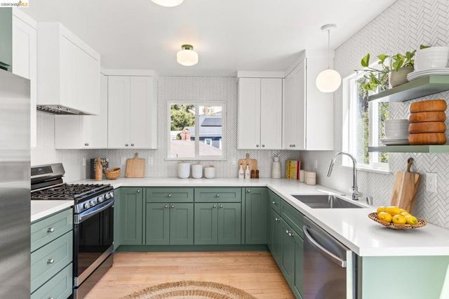 7403 Skyline Blvd, Oakland, CA 94611