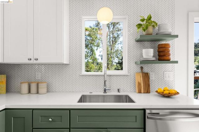 7403 Skyline Blvd, Oakland, CA 94611