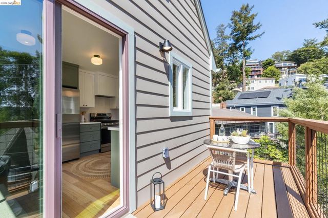 7403 Skyline Blvd, Oakland, CA 94611