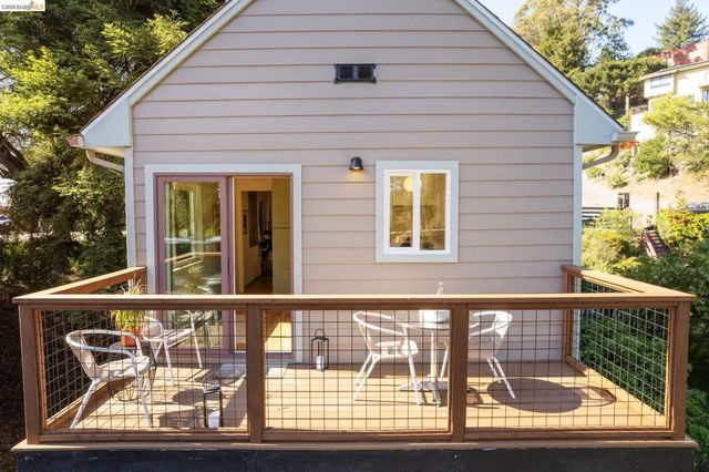 7403 Skyline Blvd, Oakland, CA 94611