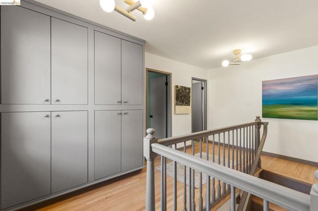 7403 Skyline Blvd, Oakland, CA 94611