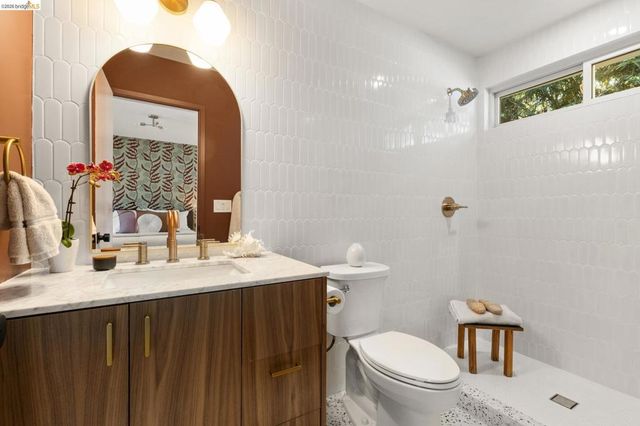 7403 Skyline Blvd, Oakland, CA 94611