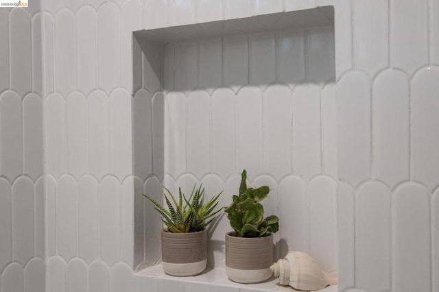 7403 Skyline Blvd, Oakland, CA 94611