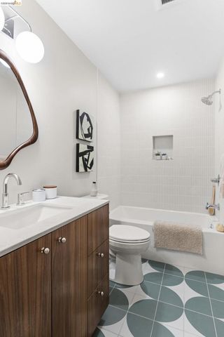 7403 Skyline Blvd, Oakland, CA 94611