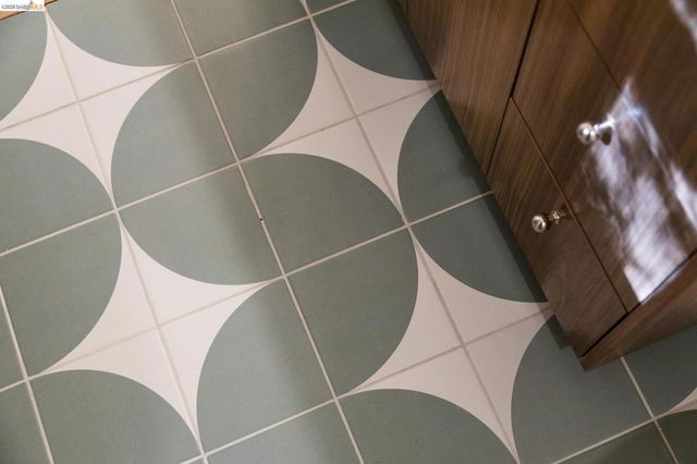 7403 Skyline Blvd, Oakland, CA 94611