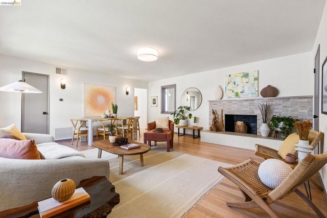 7403 Skyline Blvd, Oakland, CA 94611