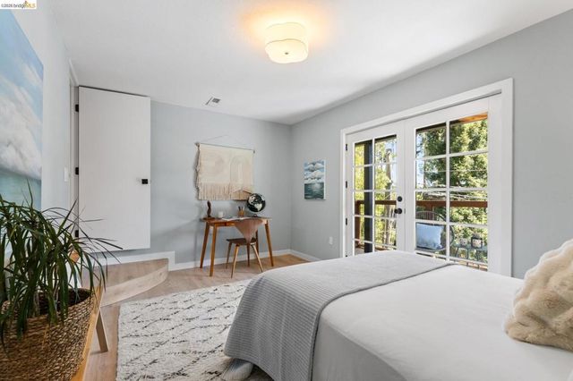 7403 Skyline Blvd, Oakland, CA 94611