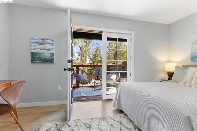 7403 Skyline Blvd, Oakland, CA 94611