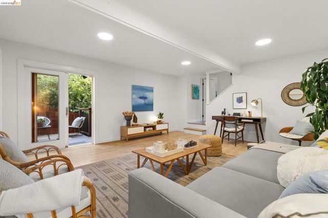 7403 Skyline Blvd, Oakland, CA 94611