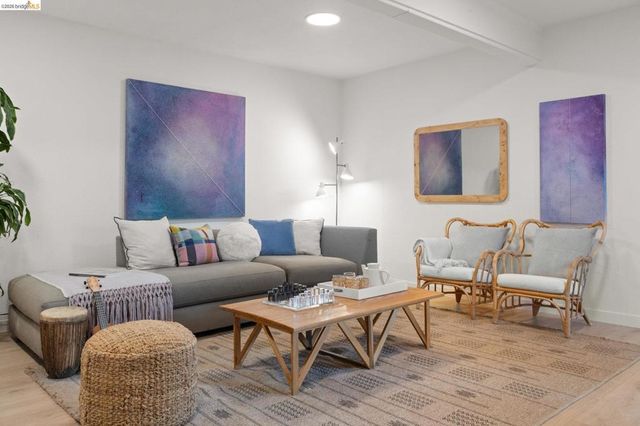 7403 Skyline Blvd, Oakland, CA 94611