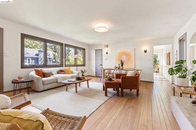 7403 Skyline Blvd, Oakland, CA 94611