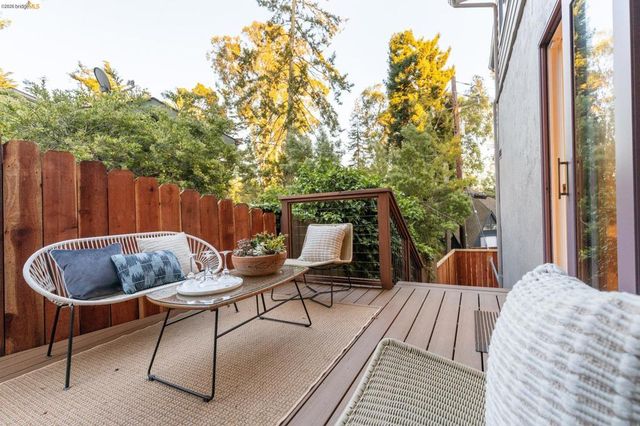 7403 Skyline Blvd, Oakland, CA 94611