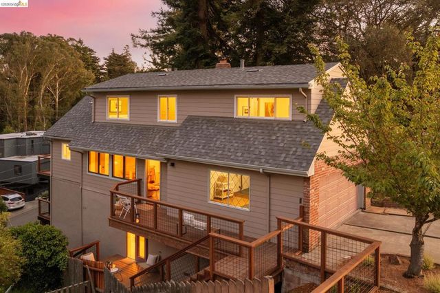 7403 Skyline Blvd, Oakland, CA 94611