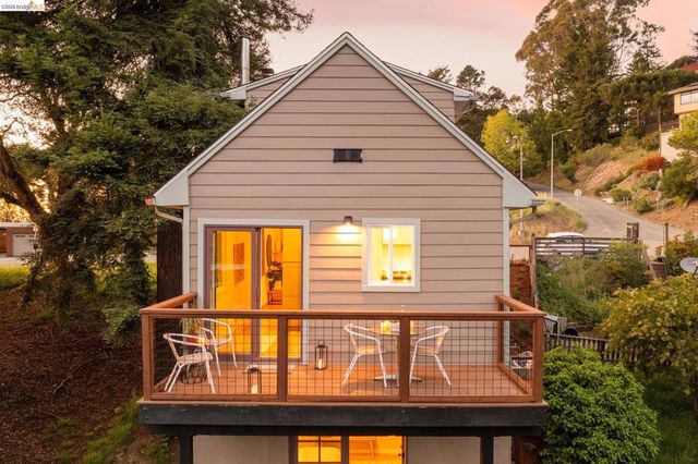 7403 Skyline Blvd, Oakland, CA 94611