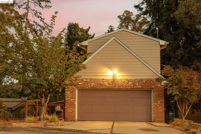 7403 Skyline Blvd, Oakland, CA 94611