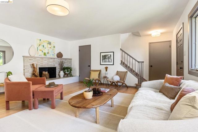 7403 Skyline Blvd, Oakland, CA 94611