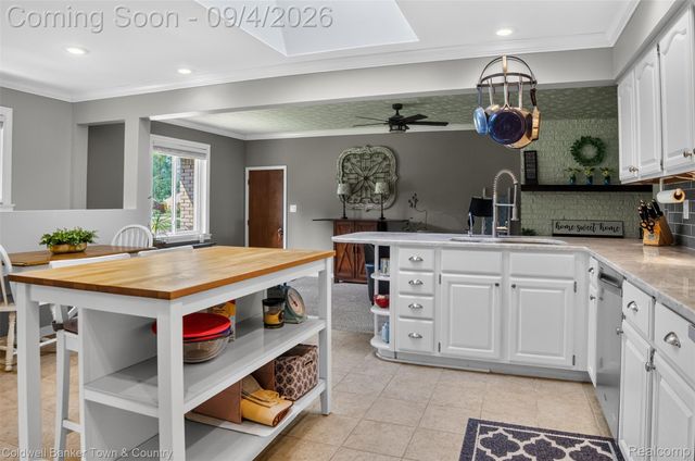6282 Peach Drive, Independence Charter Township, MI 48346