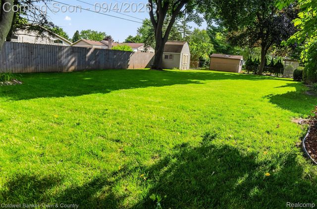 6282 Peach Drive, Independence Charter Township, MI 48346