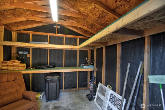 987 Tipsoo Loop N, Rainier, WA 98576