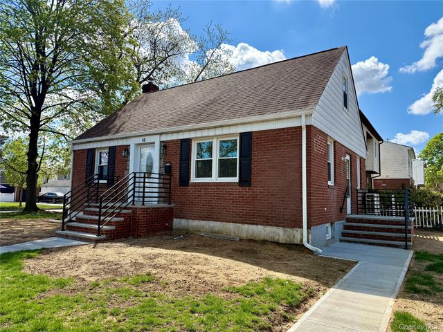 48 79th Avenue, New Hyde Park, NY 11040