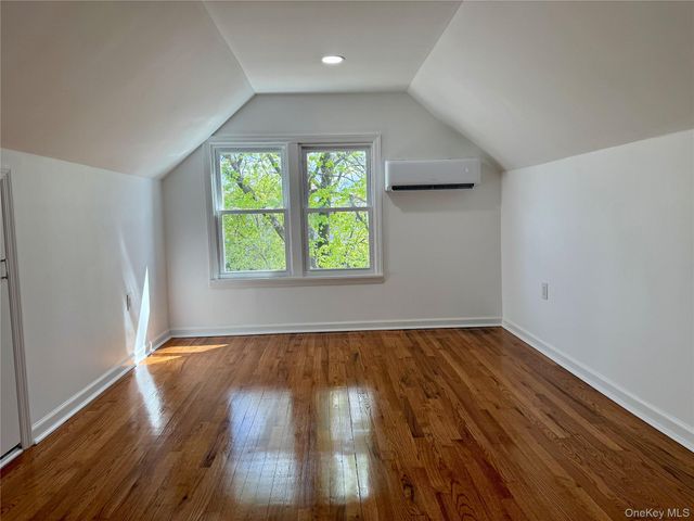 48 79th Avenue, New Hyde Park, NY 11040