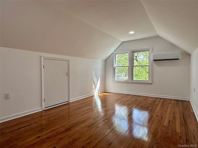 48 79th Avenue, New Hyde Park, NY 11040