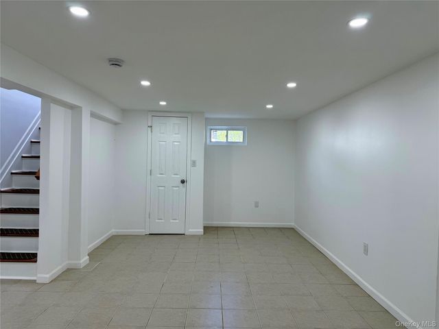 48 79th Avenue, New Hyde Park, NY 11040