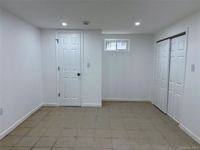 48 79th Avenue, New Hyde Park, NY 11040