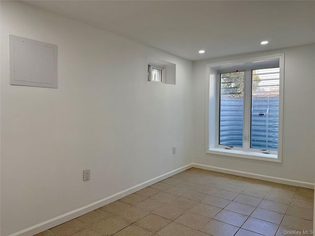 48 79th Avenue, New Hyde Park, NY 11040