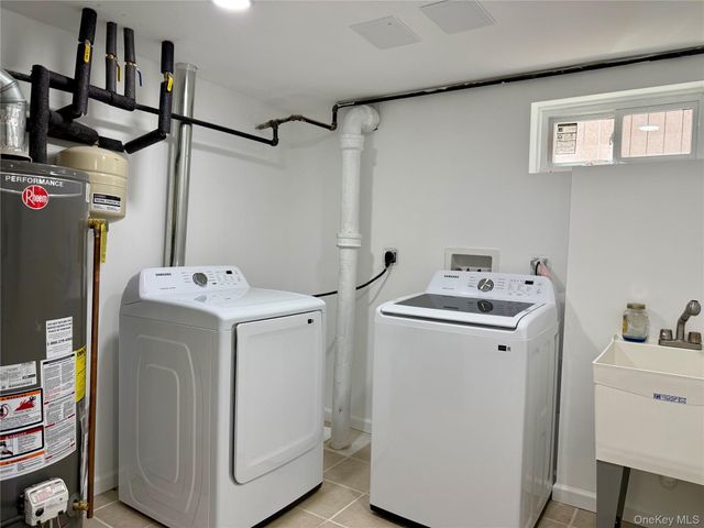 48 79th Avenue, New Hyde Park, NY 11040