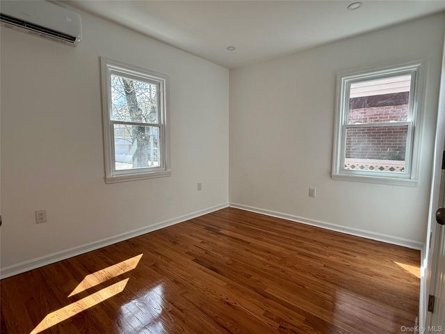 48 79th Avenue, New Hyde Park, NY 11040