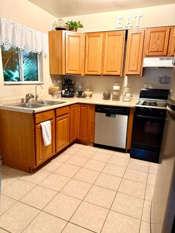 1030 N Stover, Visalia, CA 93292