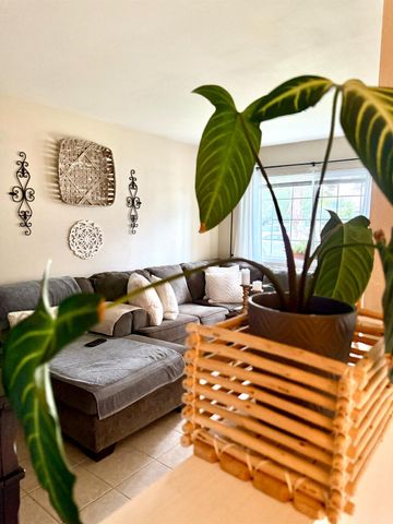 1030 N Stover, Visalia, CA 93292