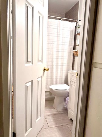 1030 N Stover, Visalia, CA 93292