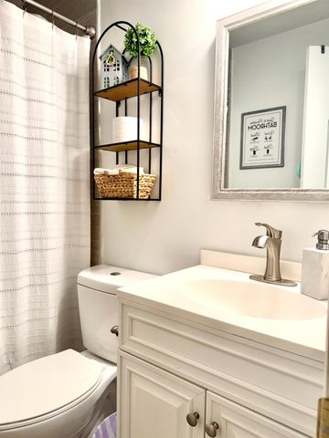 1030 N Stover, Visalia, CA 93292