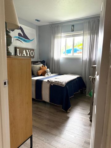 1030 N Stover, Visalia, CA 93292