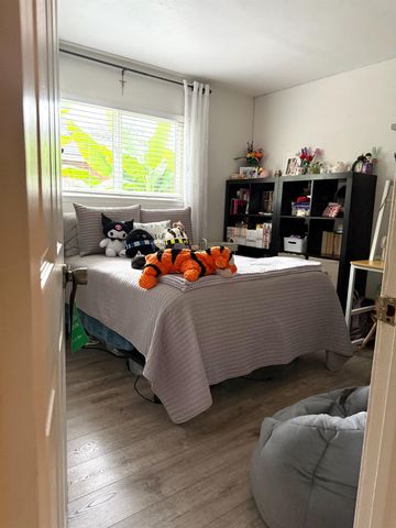 1030 N Stover, Visalia, CA 93292