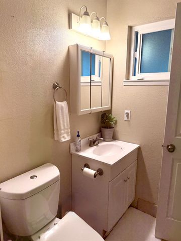 1030 N Stover, Visalia, CA 93292