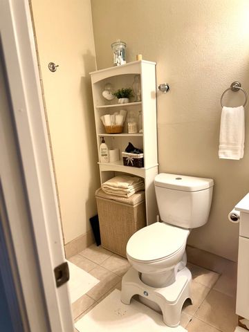 1030 N Stover, Visalia, CA 93292