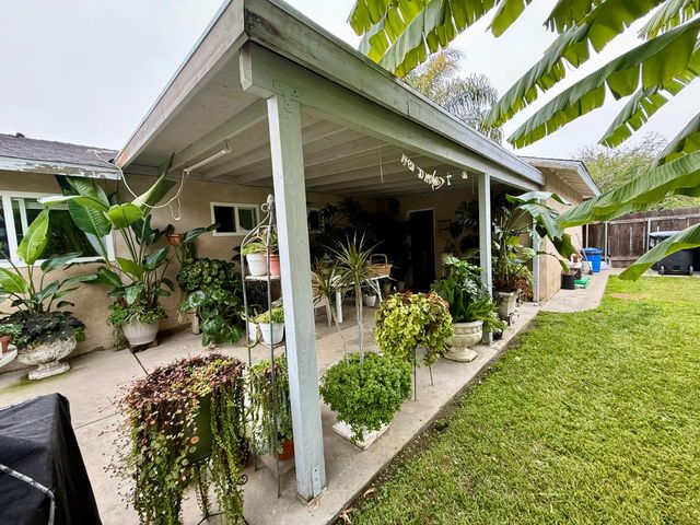 1030 N Stover, Visalia, CA 93292