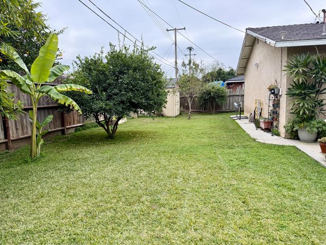 1030 N Stover, Visalia, CA 93292