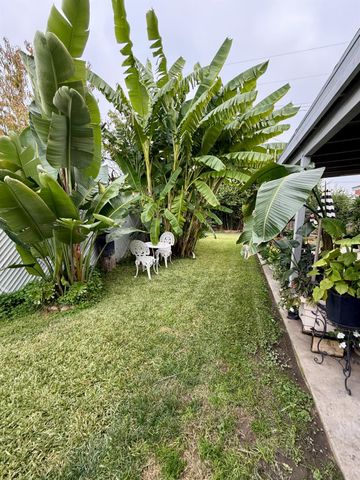 1030 N Stover, Visalia, CA 93292