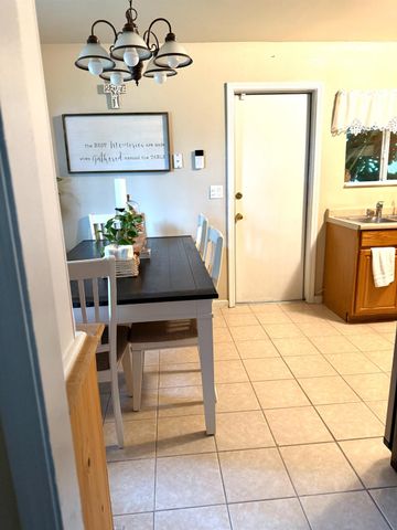 1030 N Stover, Visalia, CA 93292