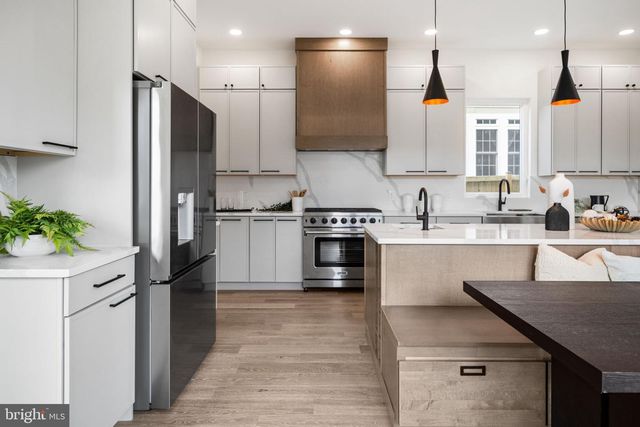 2001 N GEORGE MASON DR, Arlington, VA 22207