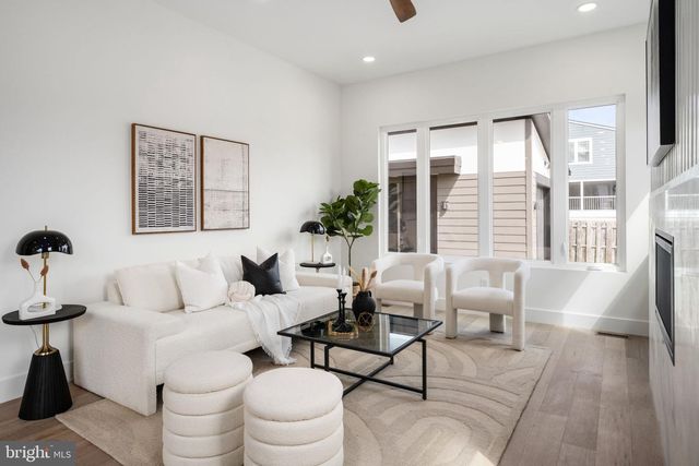 2001 N GEORGE MASON DR, Arlington, VA 22207