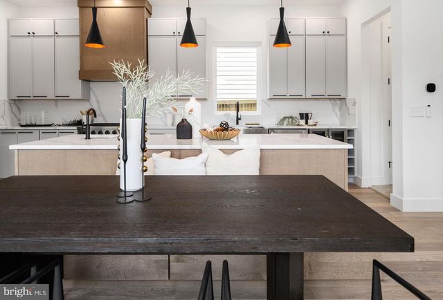 2001 N GEORGE MASON DR, Arlington, VA 22207