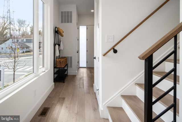 2001 N GEORGE MASON DR, Arlington, VA 22207