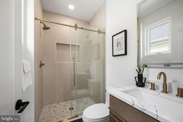 2001 N GEORGE MASON DR, Arlington, VA 22207