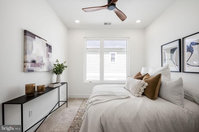 2001 N GEORGE MASON DR, Arlington, VA 22207