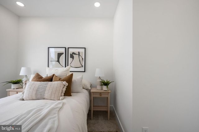 2001 N GEORGE MASON DR, Arlington, VA 22207